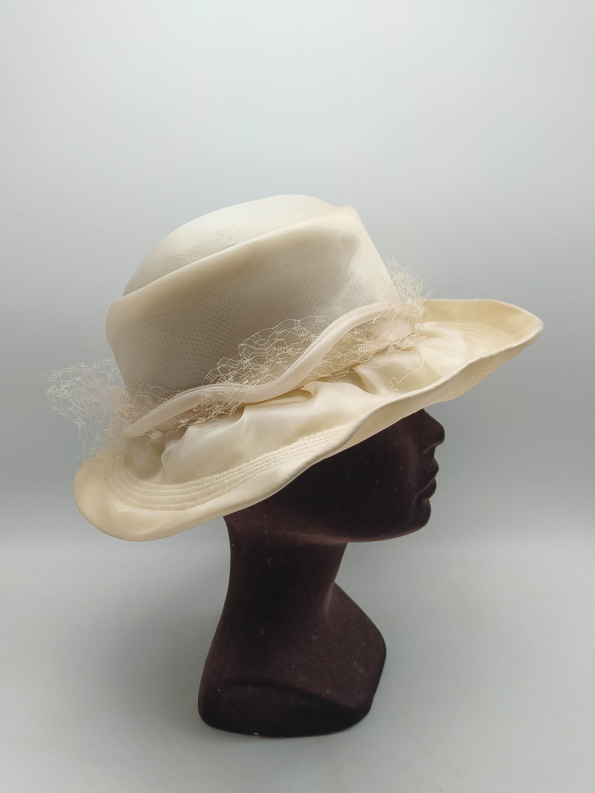 Cappello di organza