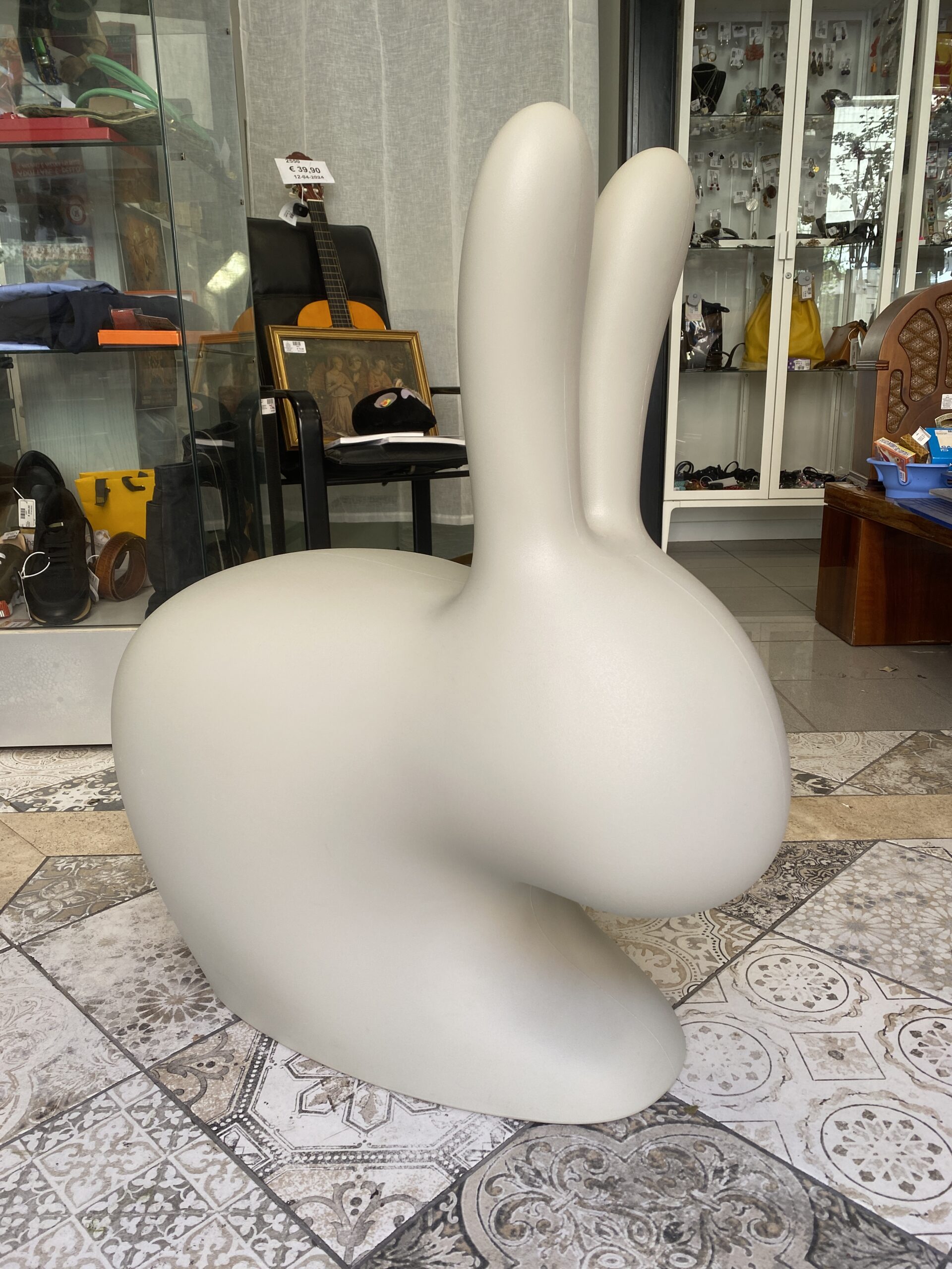 Queeboo Rabbit Chair